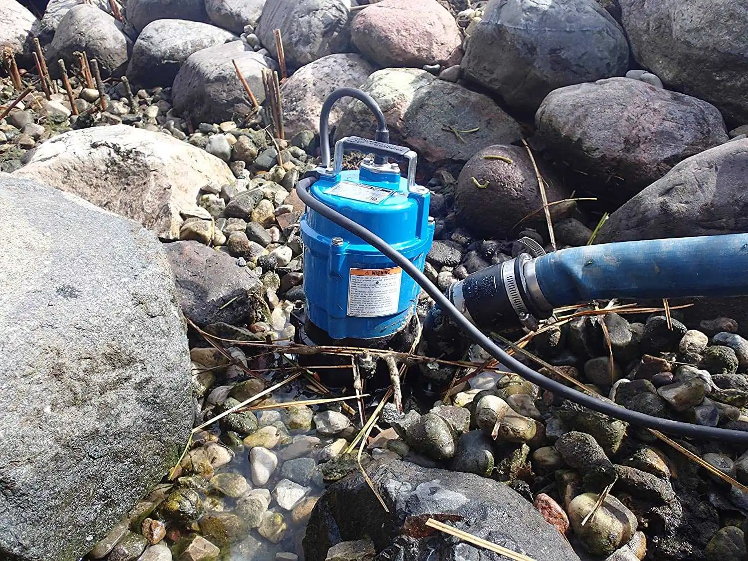 Installation d'une pompe de relevage pour eaux de chantier