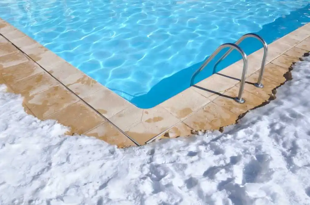 Différencier les différentes solutions de protection de la piscine.