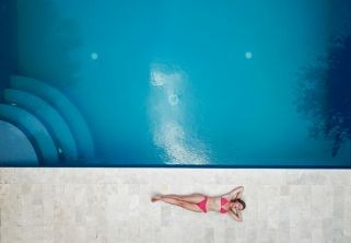 Réduire le bruit d’une pompe de piscine : techniques et aménagements pour un environnement paisible