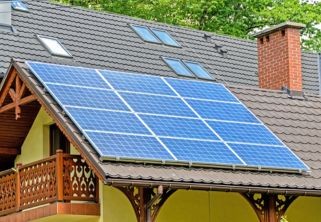 Comment déterminer la puissance de votre pompe solaire : facteurs clés et conseils pour un choix éclairé